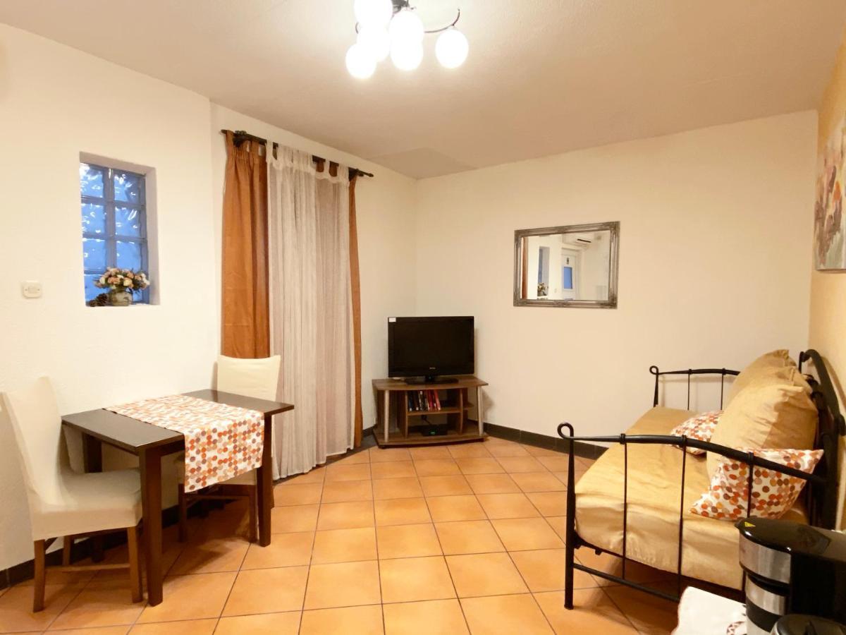 Apt Lavender On Nincevica St- 1 Bedroom Apt 5 Min To The Old Town Of Split Buitenkant foto